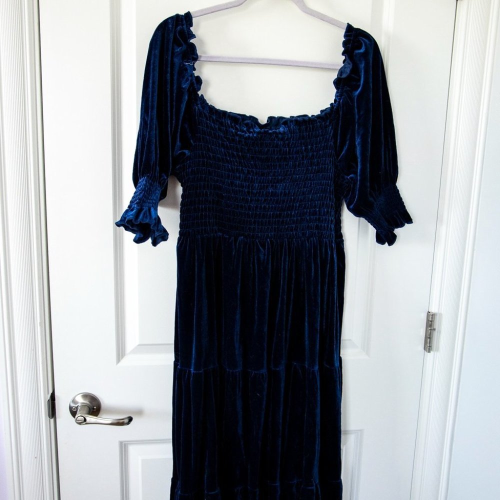 MIDI VELVET BLUE SHORT SLEEVE TIERED DRESS